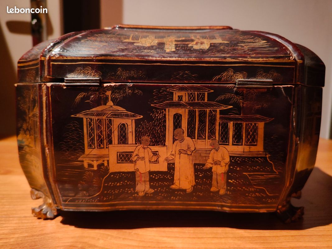 Boîte à thé chinoise ancienne en bois laqué noir et or (image 1)