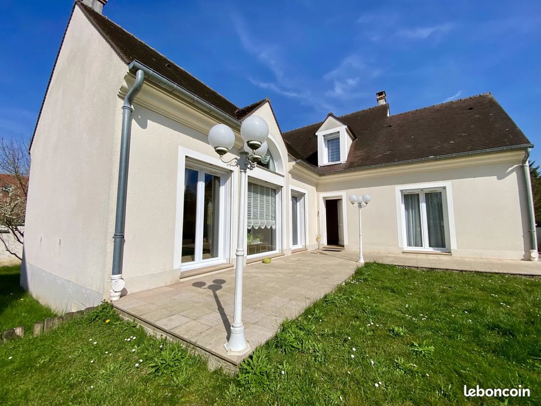 Maison 7 pièces 216 m² · au Plessis-Trévise · 216 m² · 599 000 €