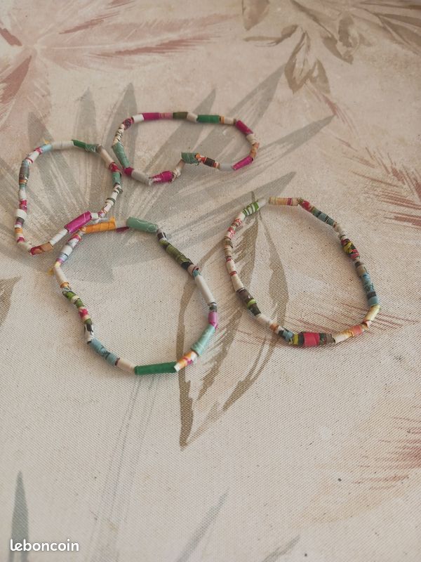 Lot 4 bracelets artisanaux Perles colorées Style éco‑responsable Bijoux faits main (image 1)