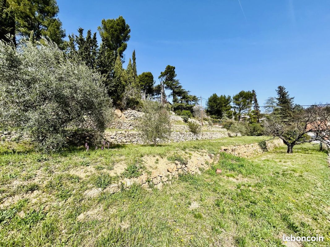 Terrain 1000 m² · à Auriol · 1 000 m² · 299 000 €