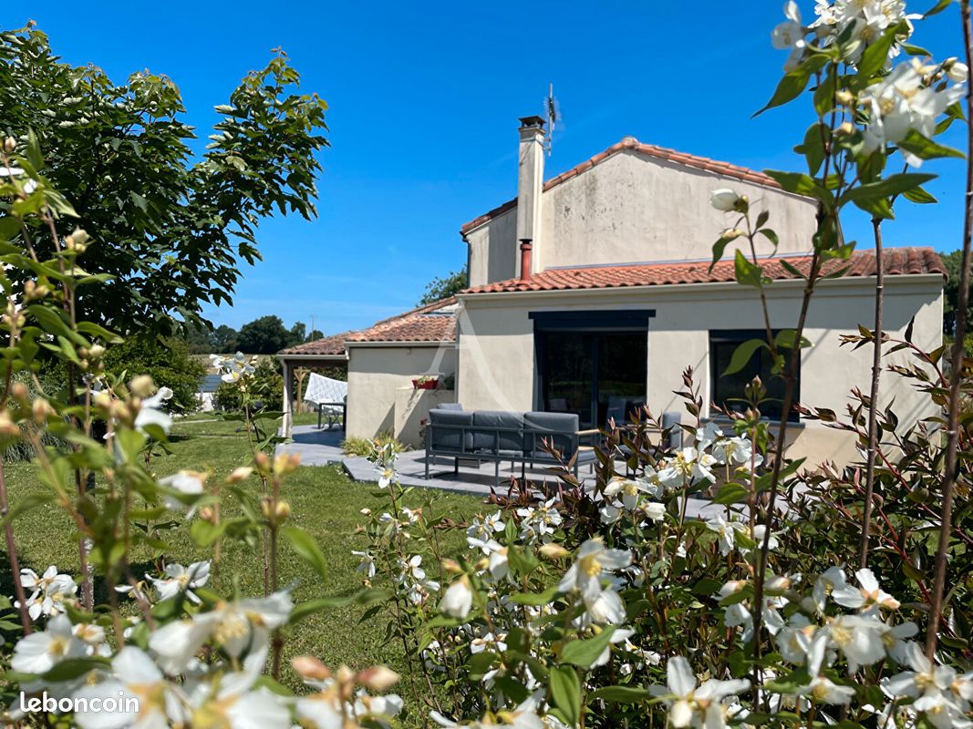 Maison 6 pièces 160 m² · à Carquefou · 160 m² · 439 900 €