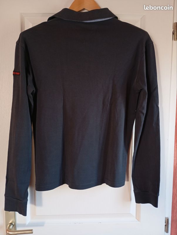 Polo tommy Hilfiger 
Tommy Hilfiger 
Taille L
52 cm entre les épaules 
46 cm entre les aisselles 
66 cm de long
Bon etat (image 4)