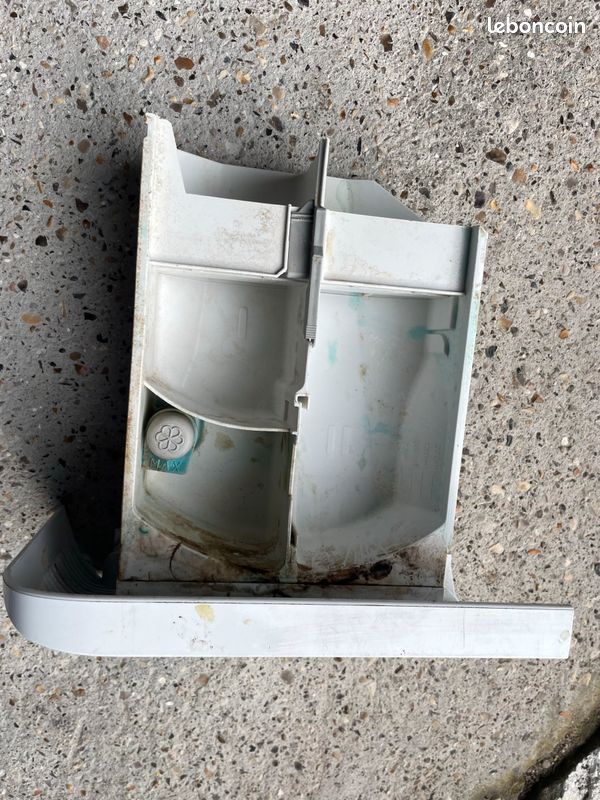 Tiroir Distributeur Lessive Indesit – 3 Compartiments – Réf 174000357 – IWE81683