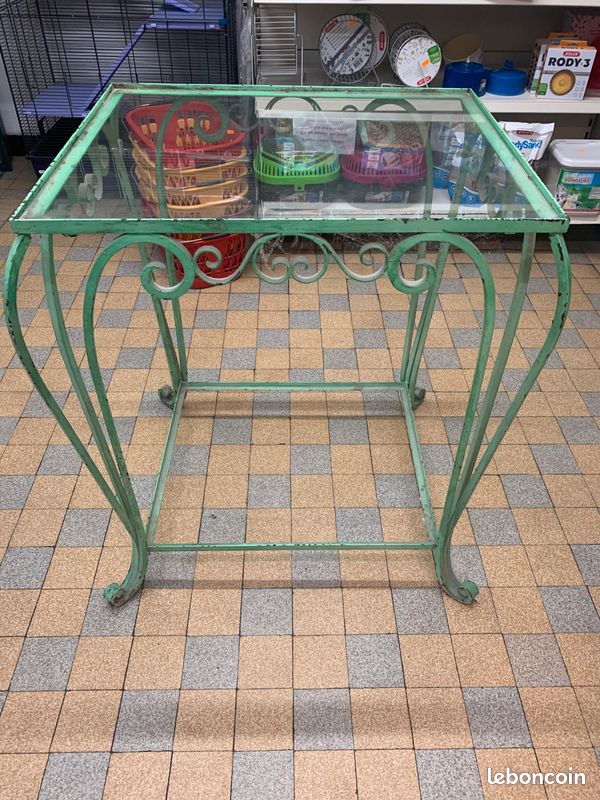 Table fer forgé avec plateau verre (image 1)