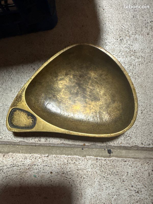Cendrier en bronze (image 1)