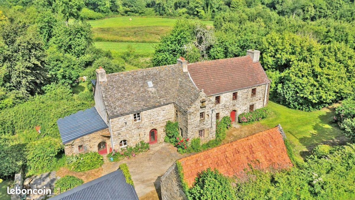 Maison 7 pièces 217 m² · à Guimaëc · 217 m² · 596 000 €