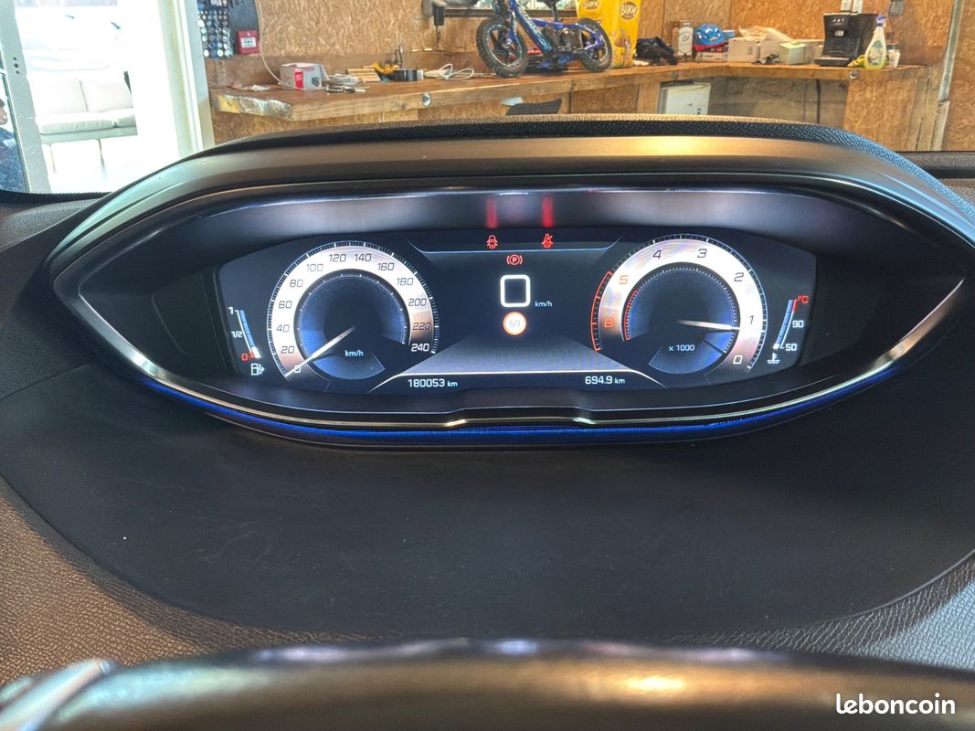 PEUGEOT 5008 BlueHDi 130 CV SS BVM6 GT Line (image 26)