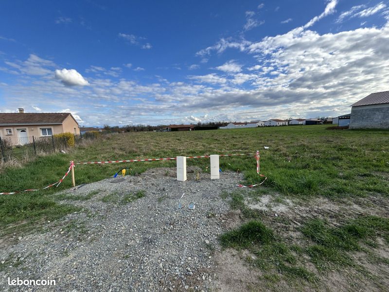 Terrain 746 m² Maringues · 66 000 €