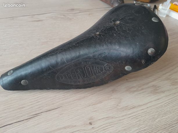 Selle ancienne en cuir Perjohn - vélo français vintage