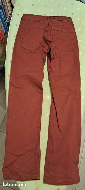 Pantalon bordeaux 9 ans (image 2)