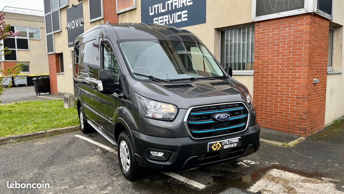 26 990 ht / ford e-transit fourgon electrique l2h2 184 cv 75 kw trend business gris magnetic / tva recuperable (image 1)