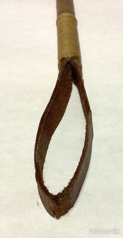 ANCIENNE CRAVACHE EN bois pommeau tête de cheval et serpent sculptés JB