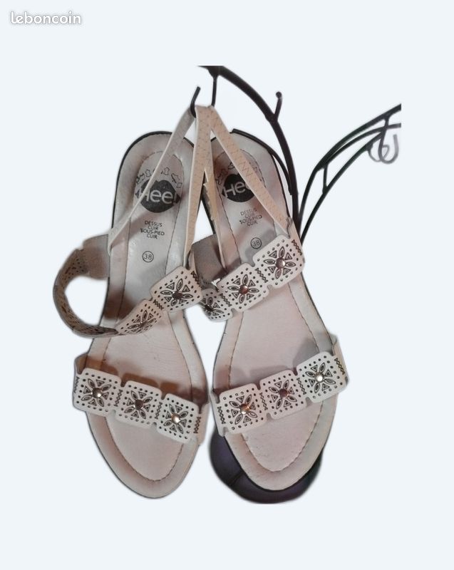 Chaussures blanches dessus cuir dessous cuir taille 38 (image 1)