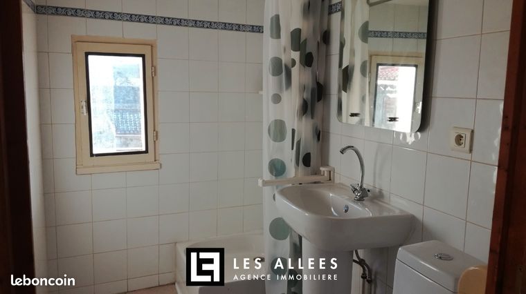 https://img.leboncoin.fr/api/v1/lbcpb1/images/dc/79/43/dc794348d1b244dbd45f413d935d4ece94d3e336.jpg?rule=ad-image