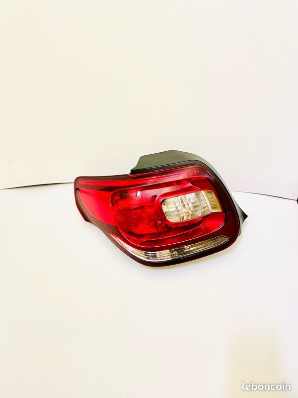 Feu Arrière Gauche Pour Citroën DS3 - Pièce De Rechange - Référence 9808415880