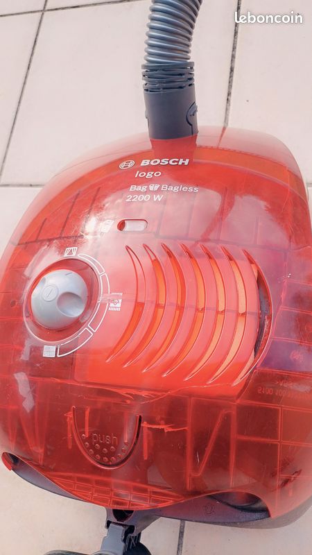 Aspirateur Bosch Logo 2200 W – Sans sac, puissant et silencieux