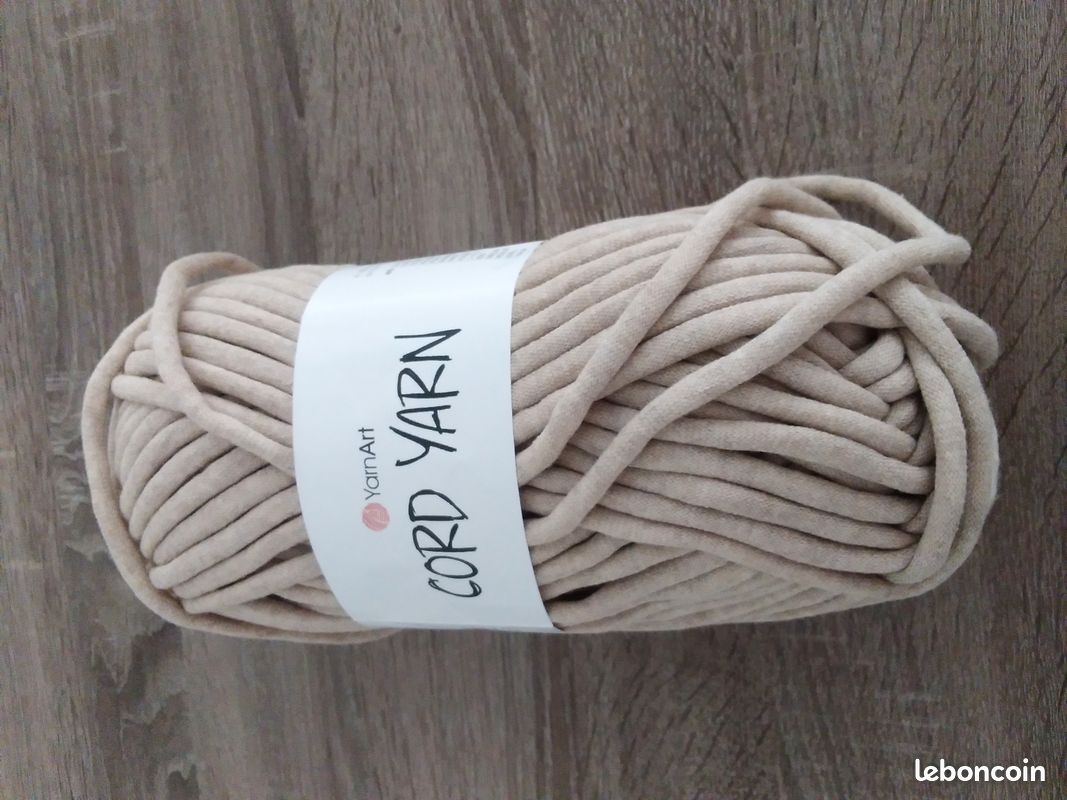 Lot 6 pelotes Yarn (image 3)