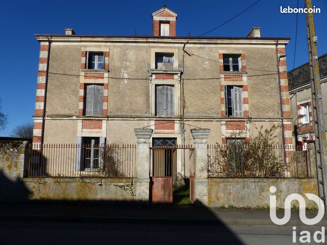 Maison 9 pièces 205 m² · à Thénezay · 205 m² · 89 000 €