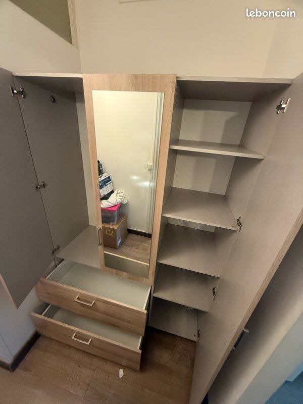 Armoir en bois avec miroir (image 1)