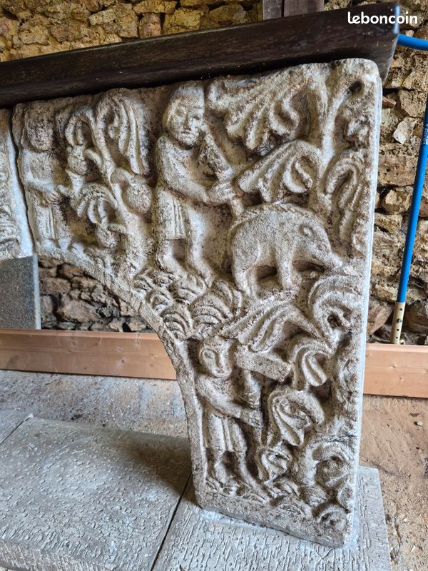 Entourage de cheminee en pierre sculptée a la main (image 3)