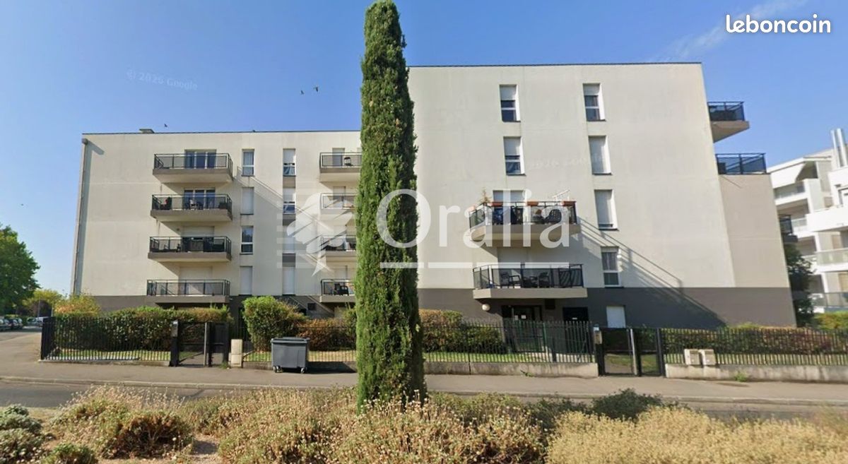 Garage/box Bron · 82 €/mois