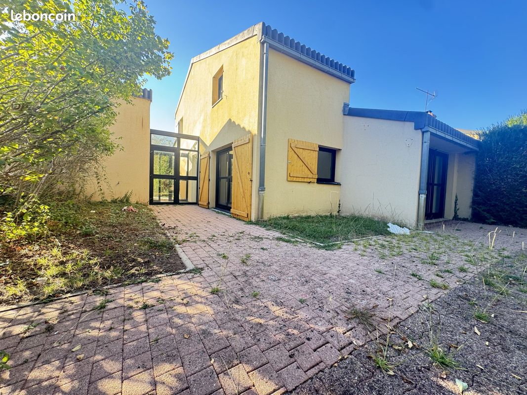 Maison 5 pièces 105 m² · à Haut-Bocage · 105 m² · 110 000 €