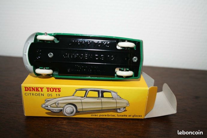 Dinky Toys 24CP Citroën DS 19 – Jaune Citron – Avec Vitres – France