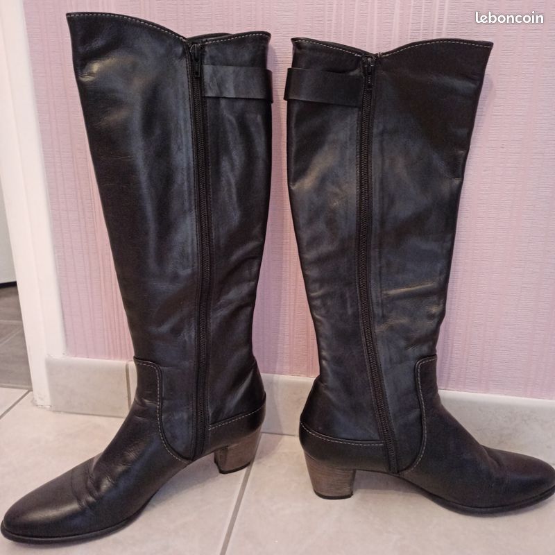 Paire de bottes en cuir (image 1)