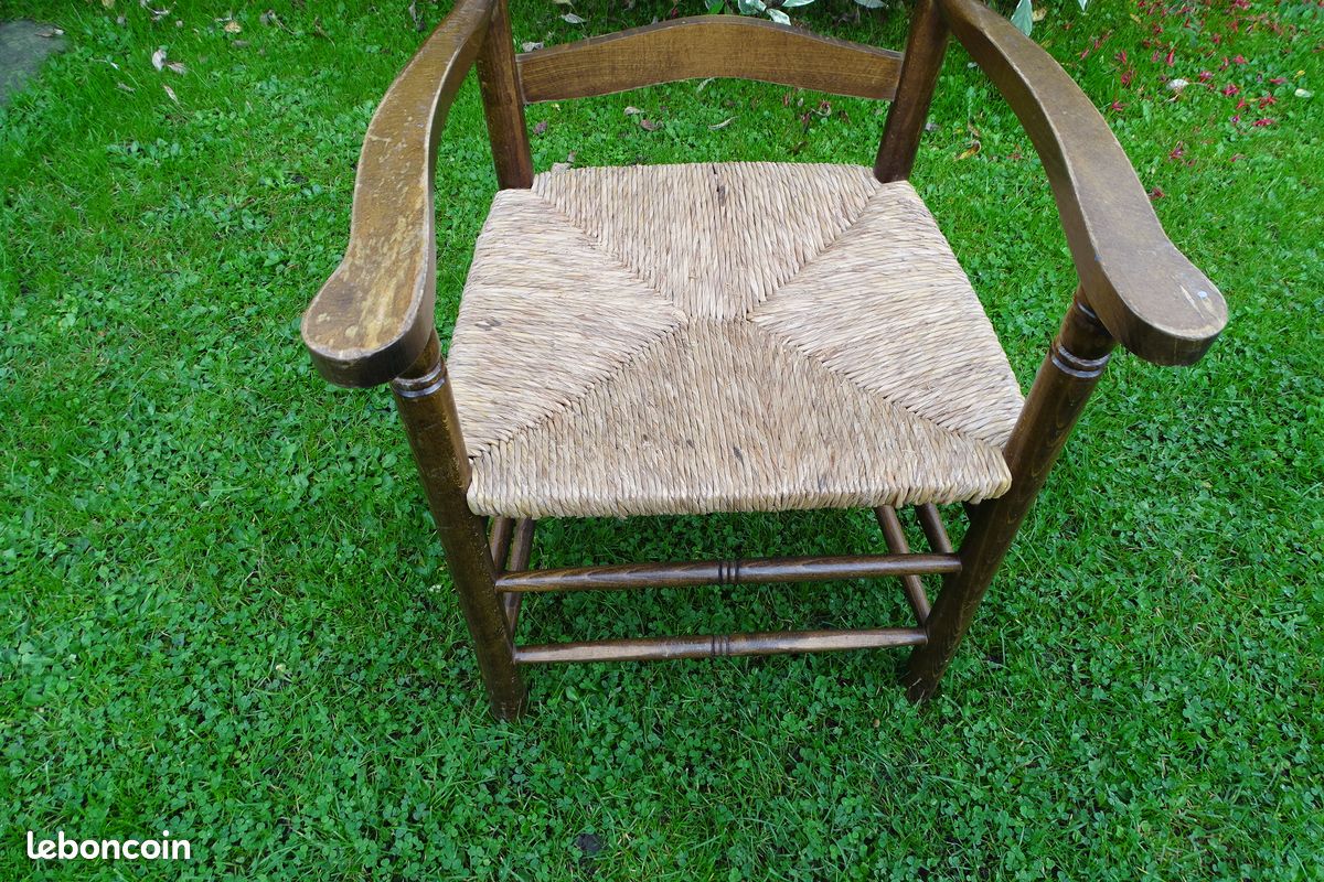 Grand fauteuil large en bois et assise en paille (image 4)