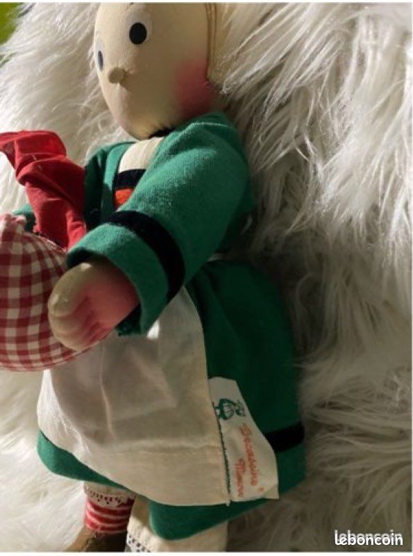 Figurine Bécassine - Minerve Gautier 1972 - Bécassine bagages aux pieds
