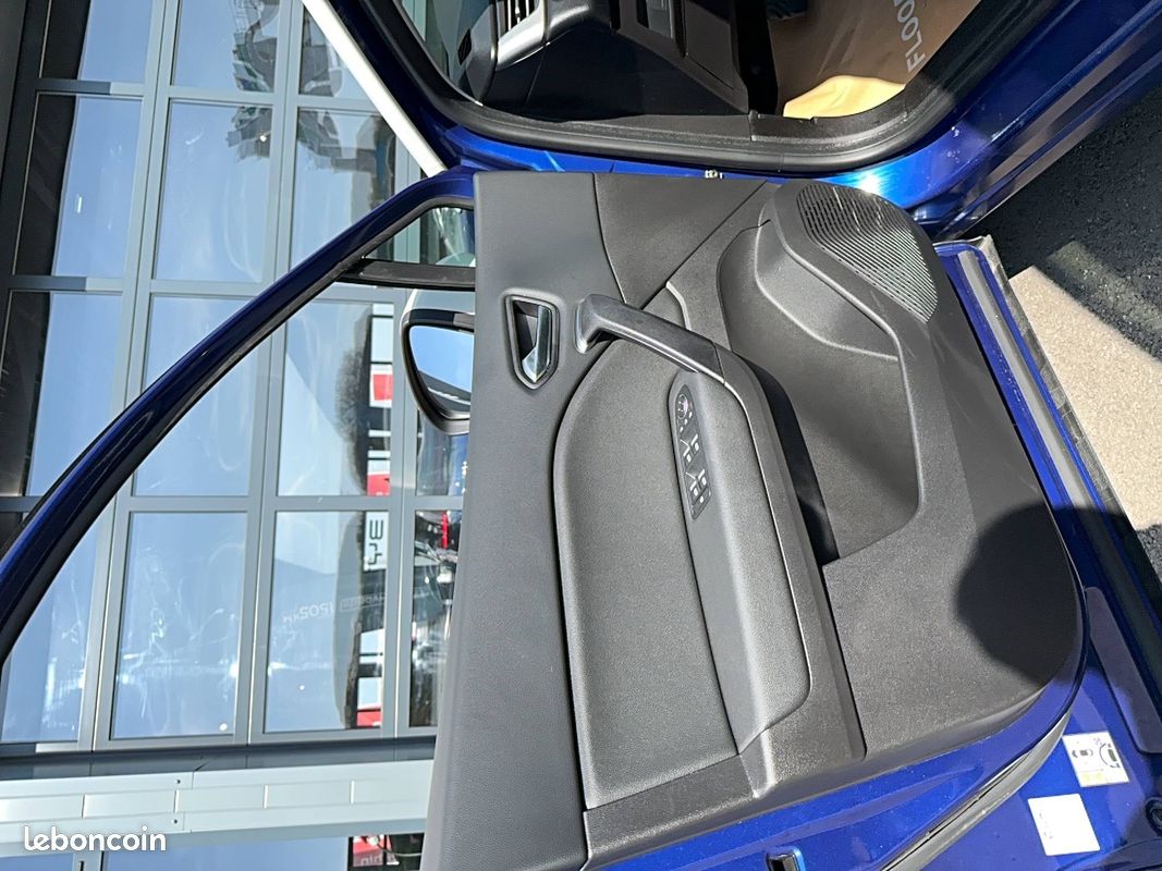 RENAULT Captur E-Tech Plug-in 160 - 21 Intens (image 11)