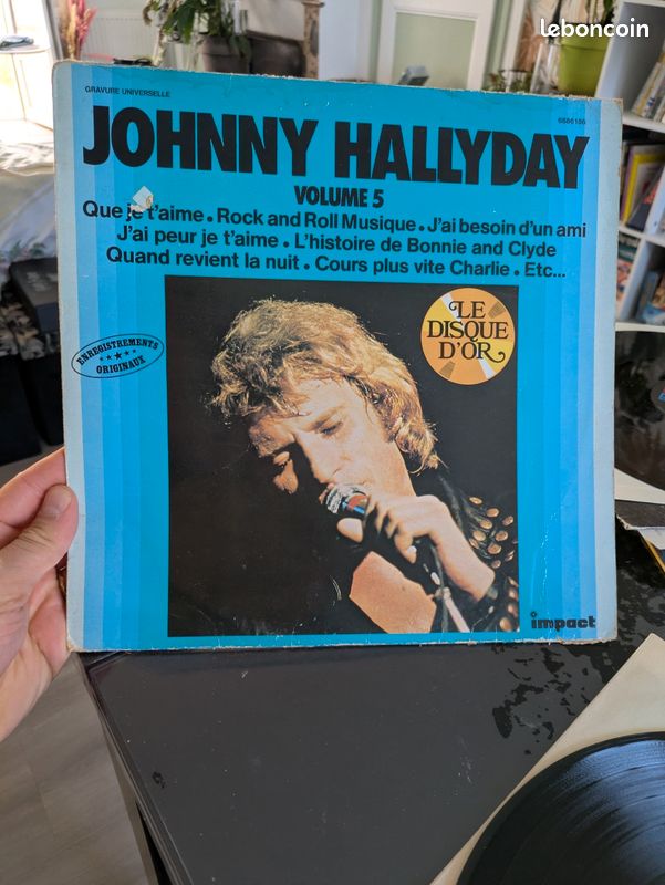 Vinyle 33t Johnny Hallyday volume 5 que je t'aime... (image 1)