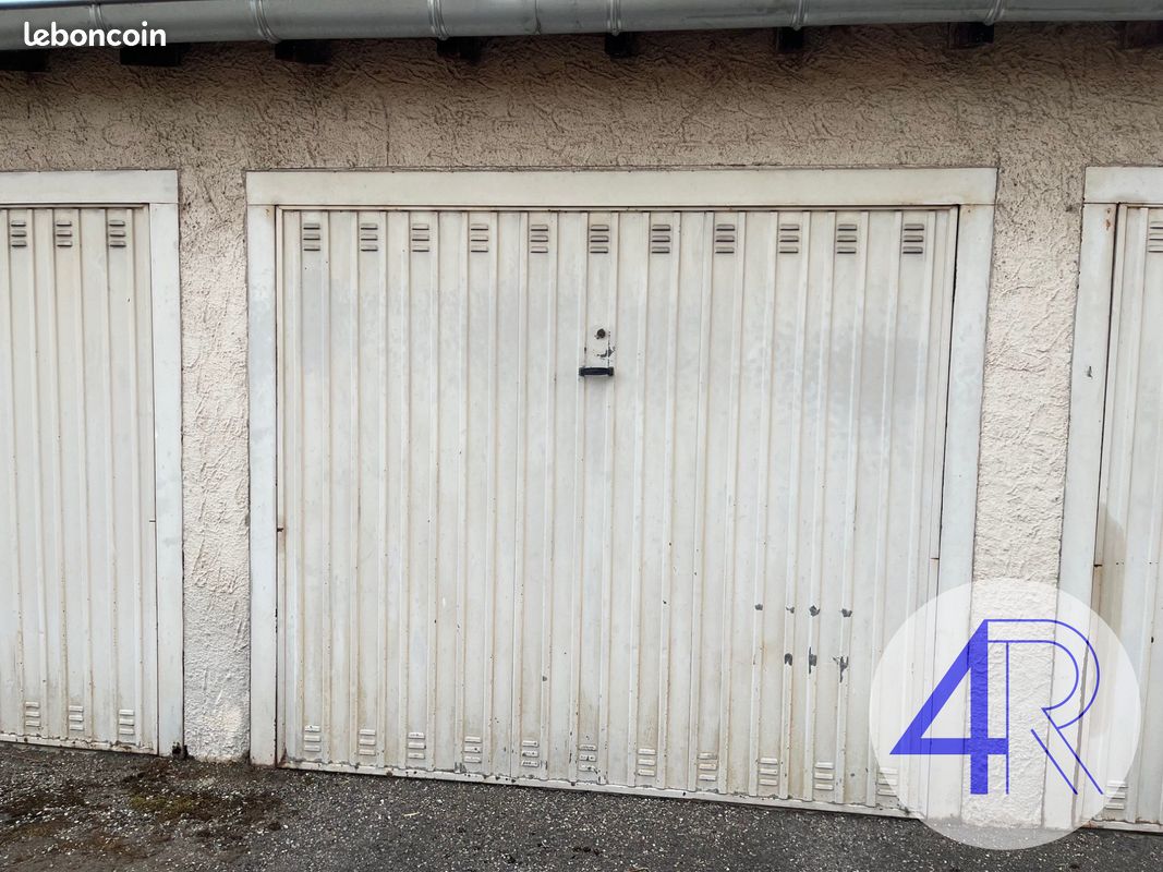 Parking 12 m² · à Belleville-en-Beaujolais · 12 m² · 68 €/mois