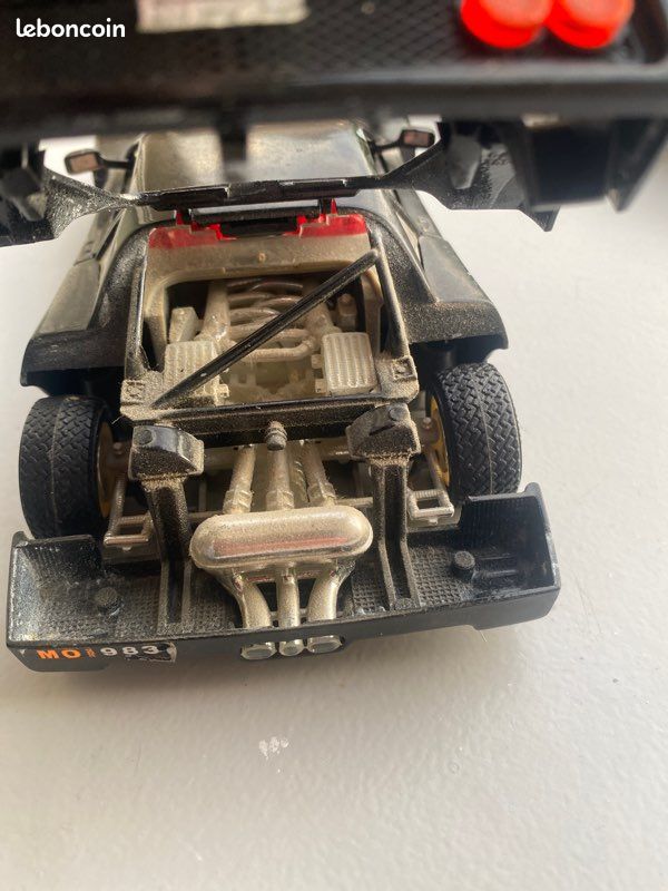 CoFFRET Ferrari F40 1987 - Modèle Réduit 1/24 Bburago Japon Comme Neuf