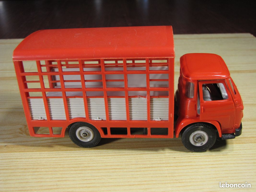 Camion Miniature Saviem S5C Bétaillère Rouge Et Jaune - Norev 1/43 - Modèle Collection