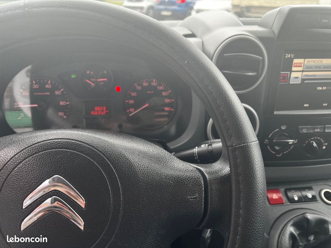 Citroen berlingo vu cabine approfondie 1.6 bluehdi 99 ch xl l2 confort / distribution faite (image 25)