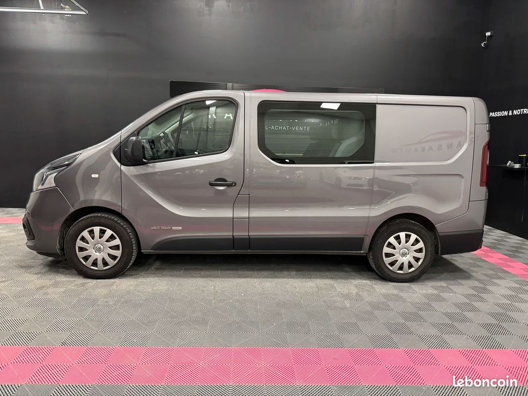 Renault TRAFIC 6 PLACES 140CH + Moteur à Chaine + Entretien OK (image 2)