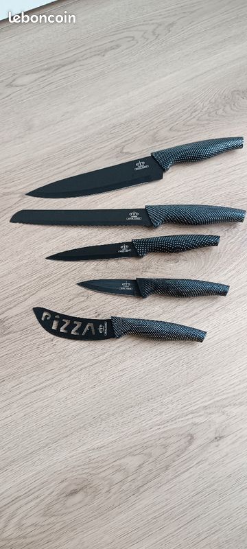 Lot 5 couteaux Royal Swiss (image 1)