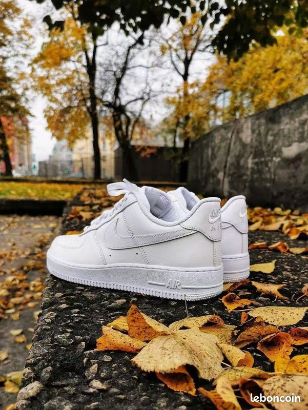 Hotel Kalinga Nike Air Force One Blanche Et Beige Kalinga Ashok