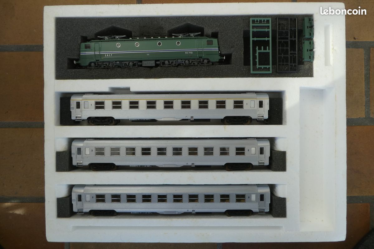 Coffret locomotive CC 7100 + 3 voitures voyageurs DEV Inox longues SNCF Rivarossi HO époque 3 - Modélisme