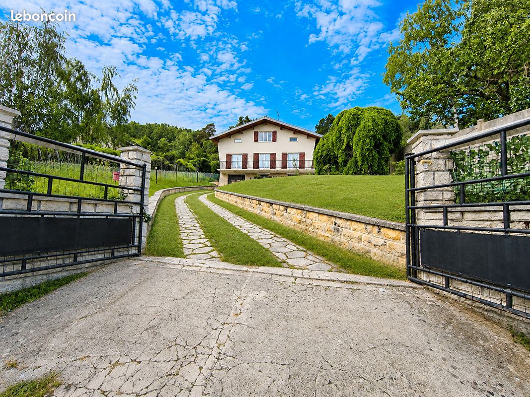 Maison 7 pièces 164 m² · à Arsonval · 164 m² · 179 000 €