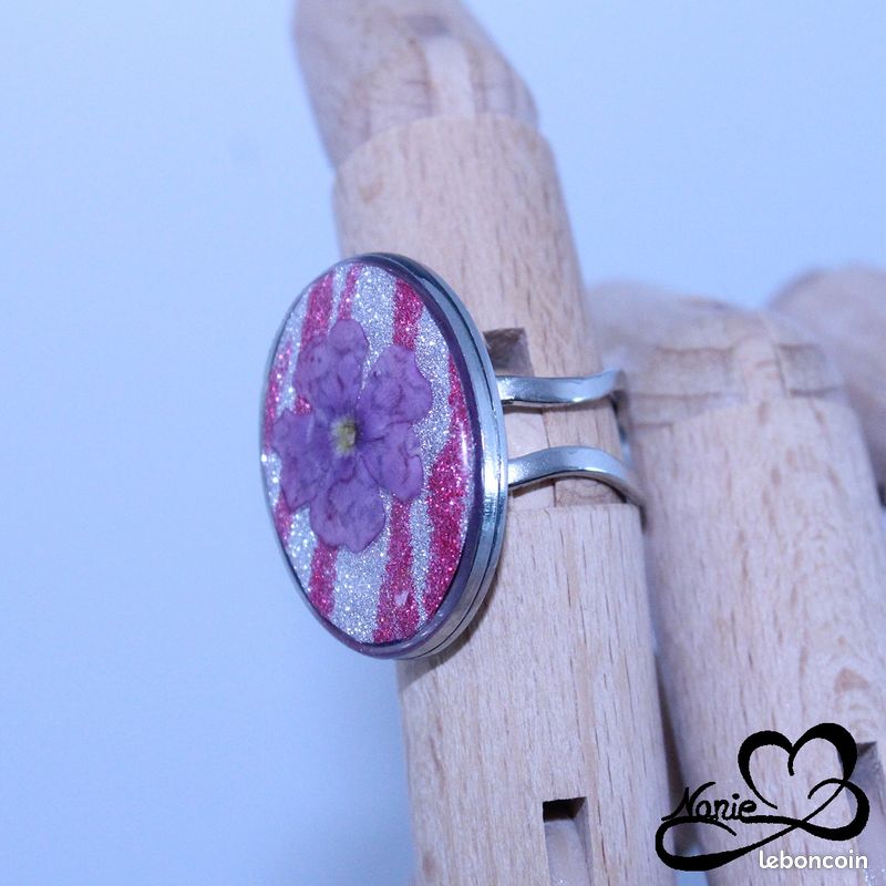 Bague ajustable ovale argentée à fleur (image 3)