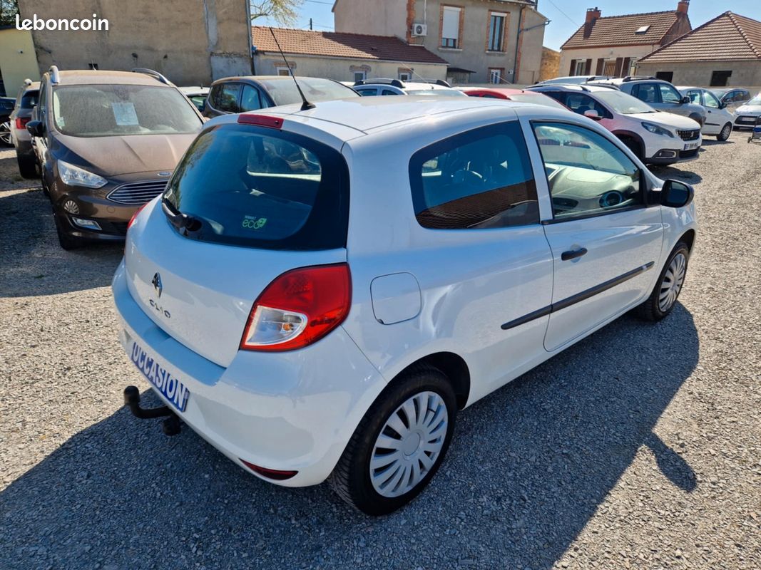 Renault CLIO 3 PHASE 2 1.5 DCI 75 CV 5 PLACES + ATTELAGE (image 4)