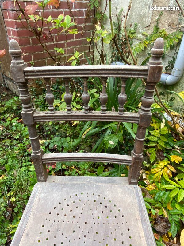 Chaise en bois véritable. Assise étoile (image 3)