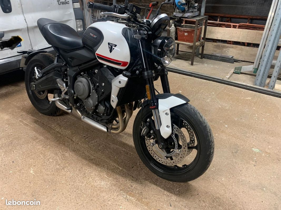 Moto triumph trident (image 2)