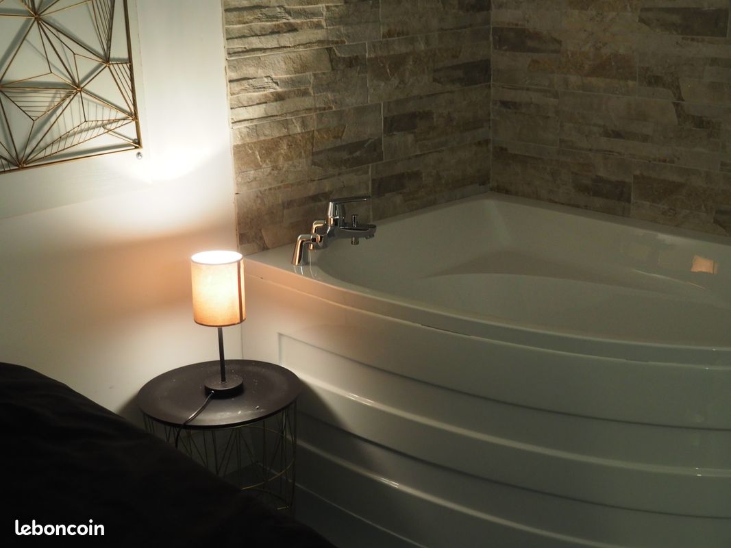 Séjours romantiques chambre d'hôtes déesse : Piscine couverte chauffée et SPA (image 9)
