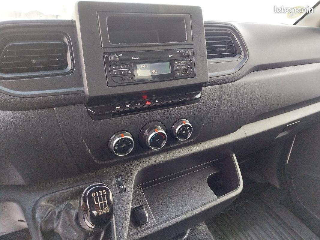 Renault MASTER 2.3L 145 CH Benne et Coffre 3T5 Propulsion BVM6 (image 10)