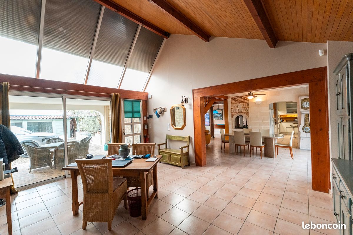 MAISON DE CARACTÈRE 200 m² + LOGEMENT INDÉPENDANT 55 m² + PISCINE COUVERTE- Creysse, proche BERGERAC (image 2)