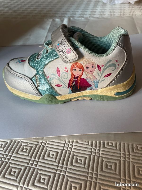 Baskets La Reine des Neiges, marque Disney Frozen, en cuir avec scratchs, pointure 24, dans leur boîte d'origine, en très bon état (image 3)