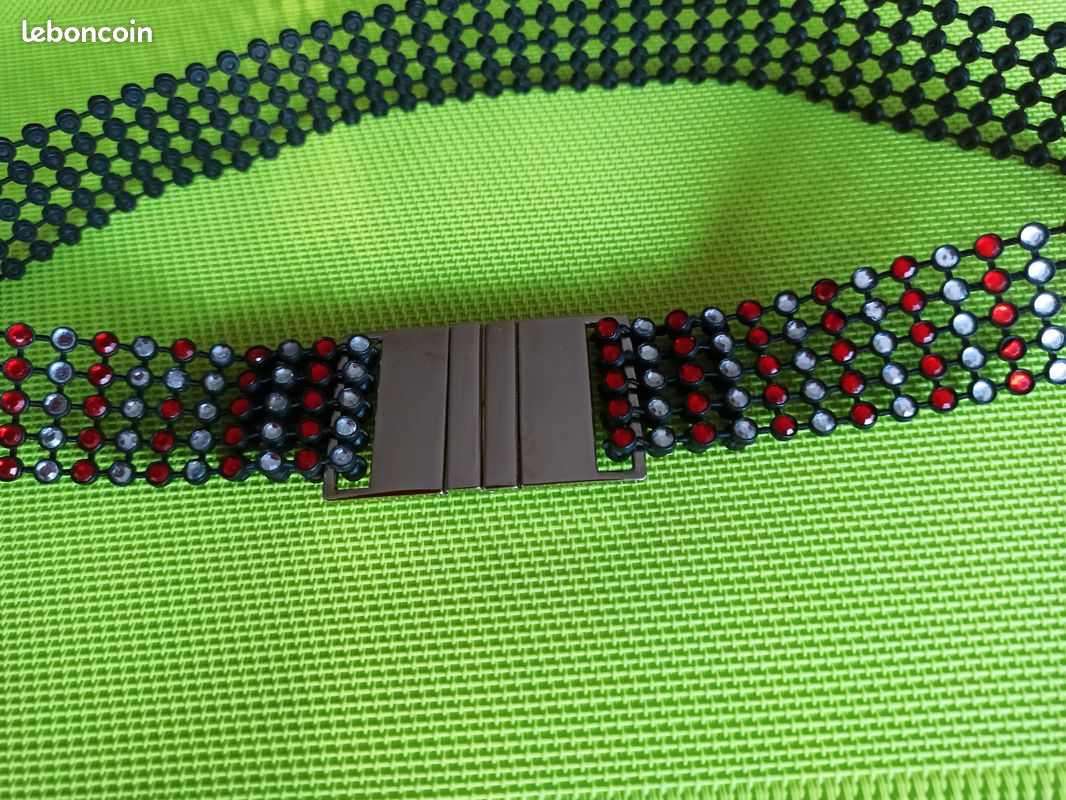 Ceinture avec Strass Multicolores , extensible de 63 cm à 73 cm environ , Très Bon état (image 6)